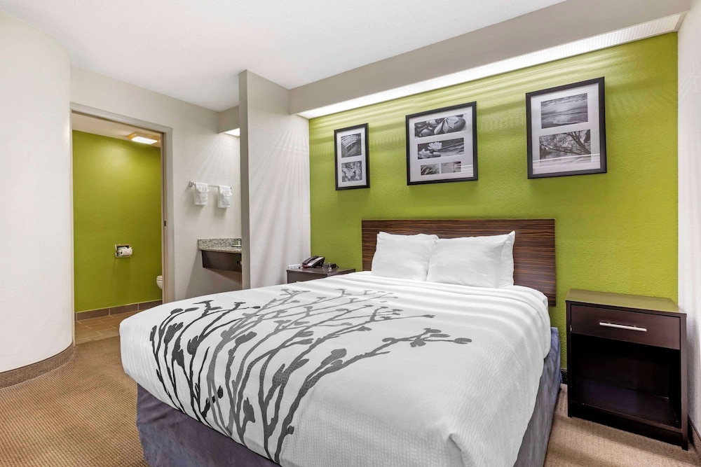 Room, 1 Queen Bed, Non Smoking - Photo 2