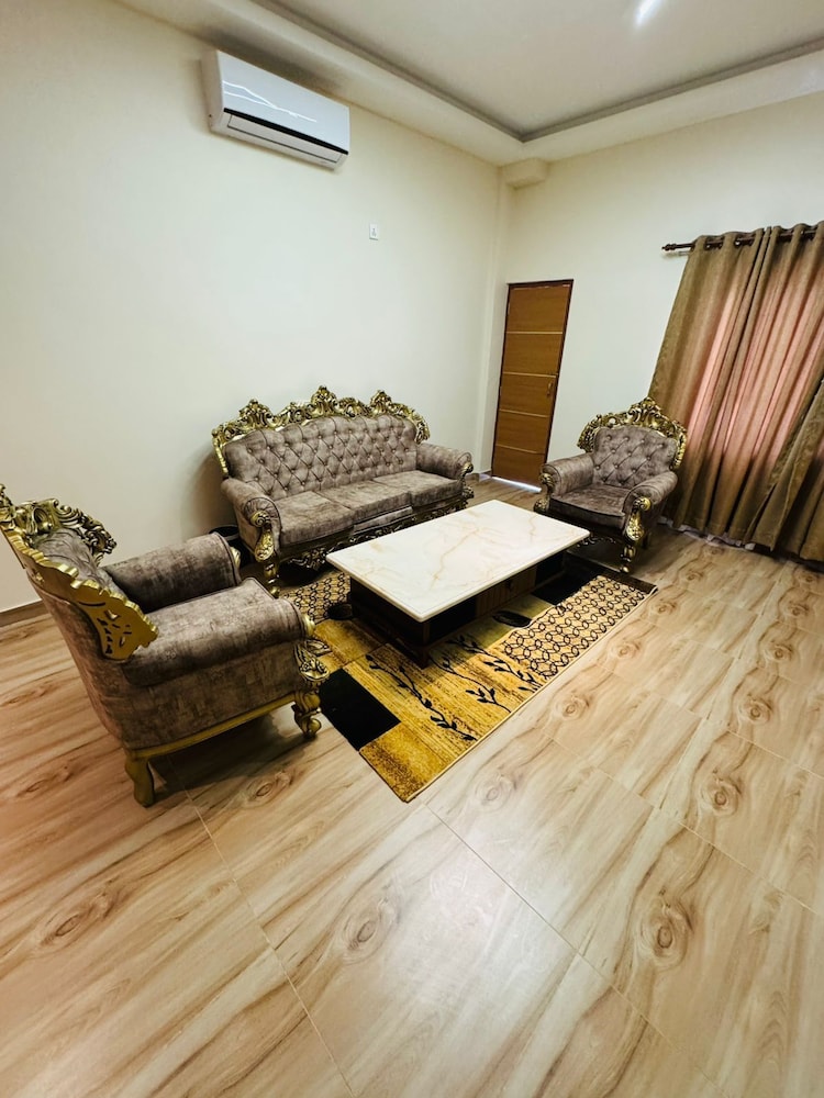 Royal Room photo 2