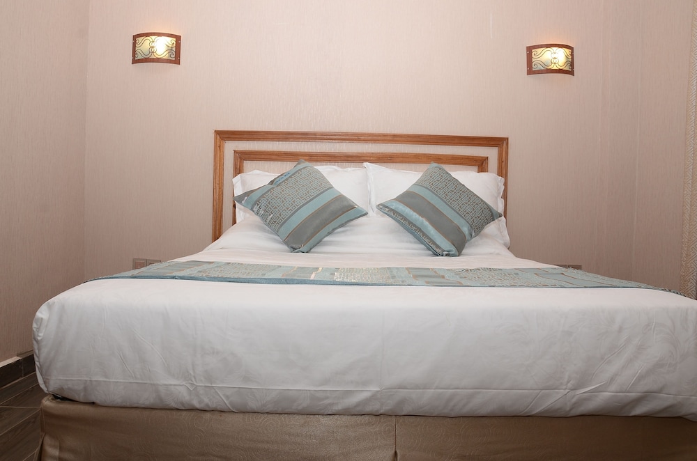 Standard Single Room, 1 King Bed photo 3
