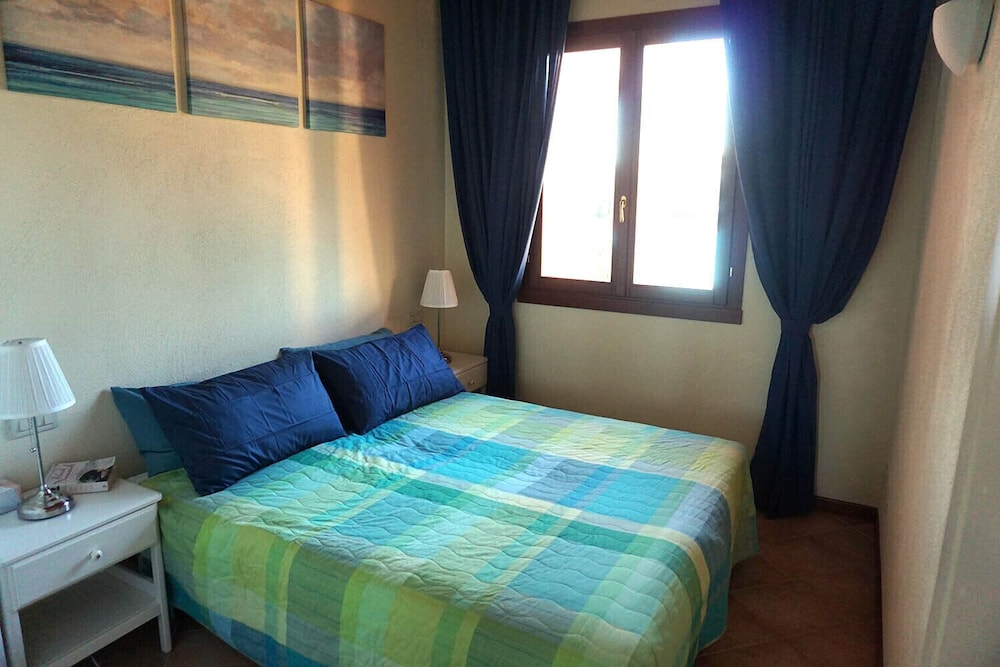 Comfort Apartment, 2 Bedrooms, Pool View photo 3