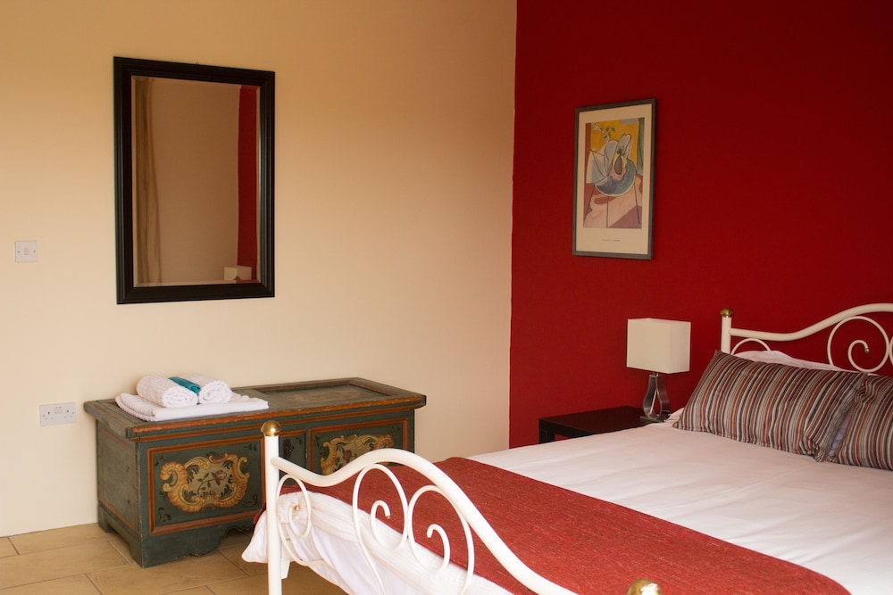 Classic Room, 1 Double Bed, Shared Bathroom, Garden Area photo 3