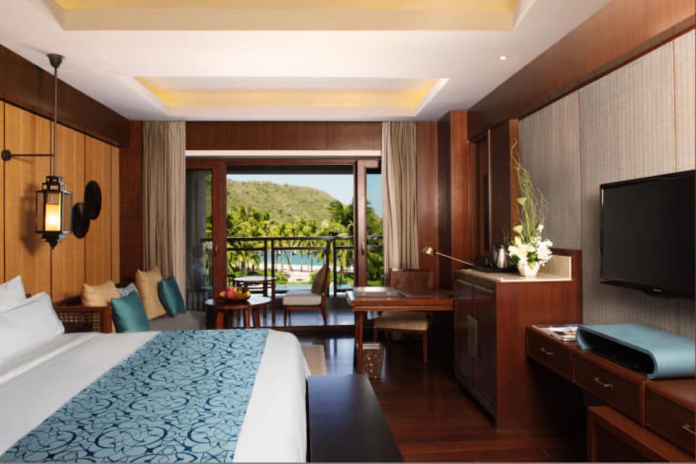 Premier Pool View Room