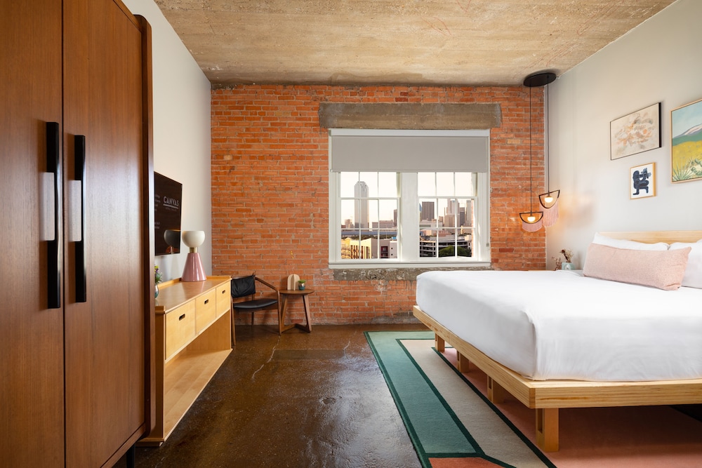 Suite, 1 King Bed, City View - Photo 2