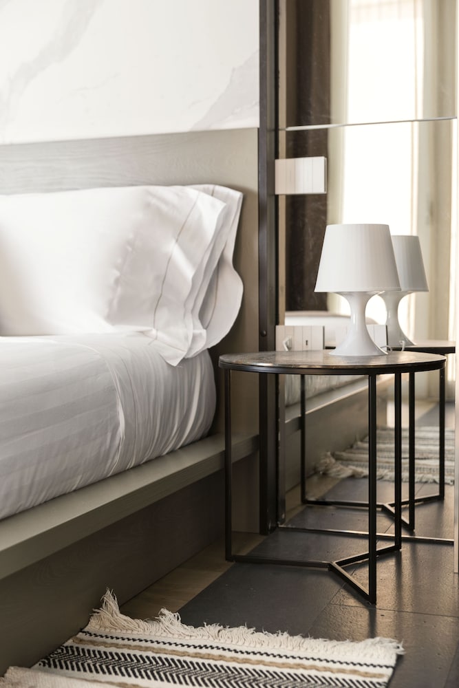 Deluxe Room - Photo 6