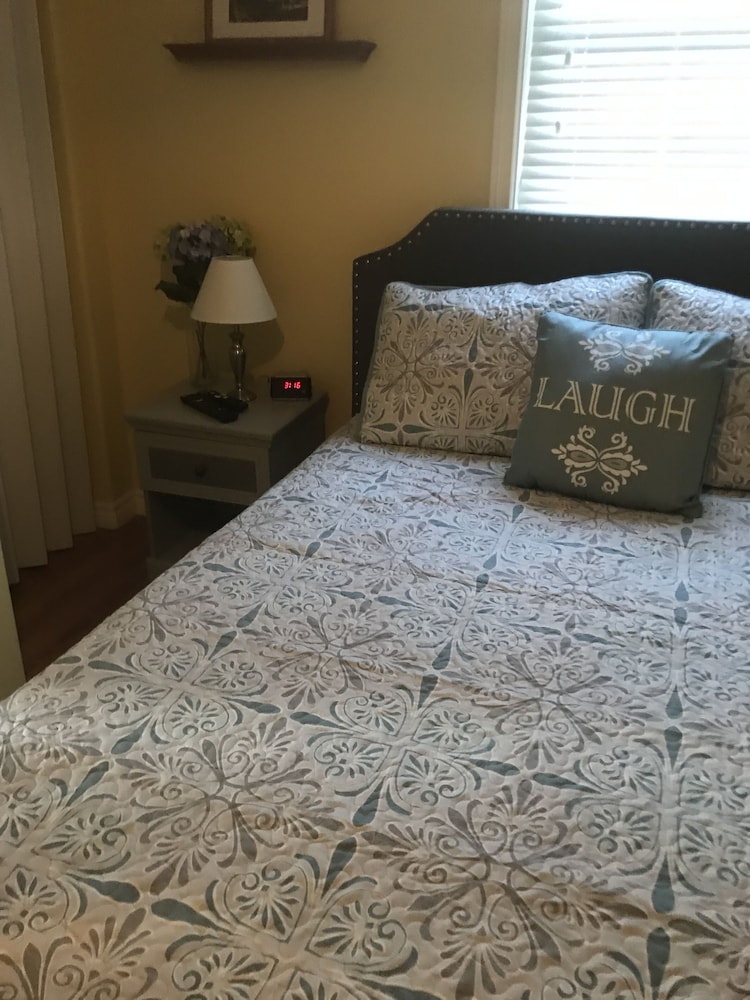Standard Room, 1 Queen Bed, Non Smoking photo 1