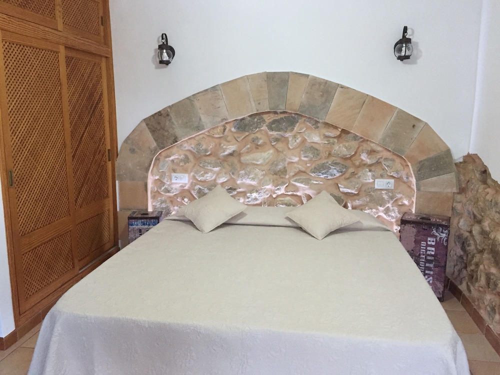 Double or Twin Room, Ensuite, Mountain View