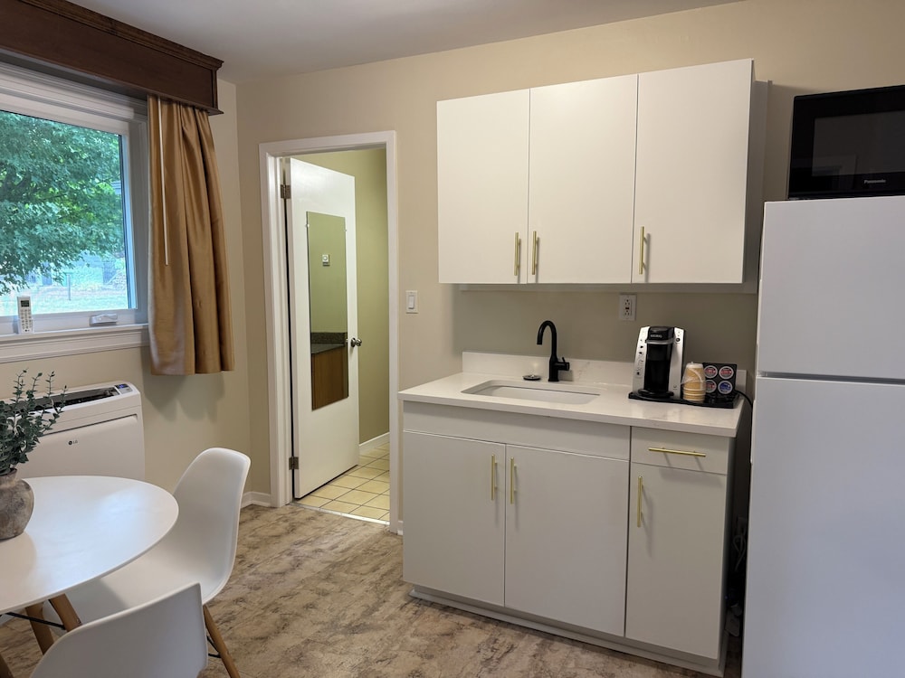 Superior Suite, 2 Queen Beds photo 2