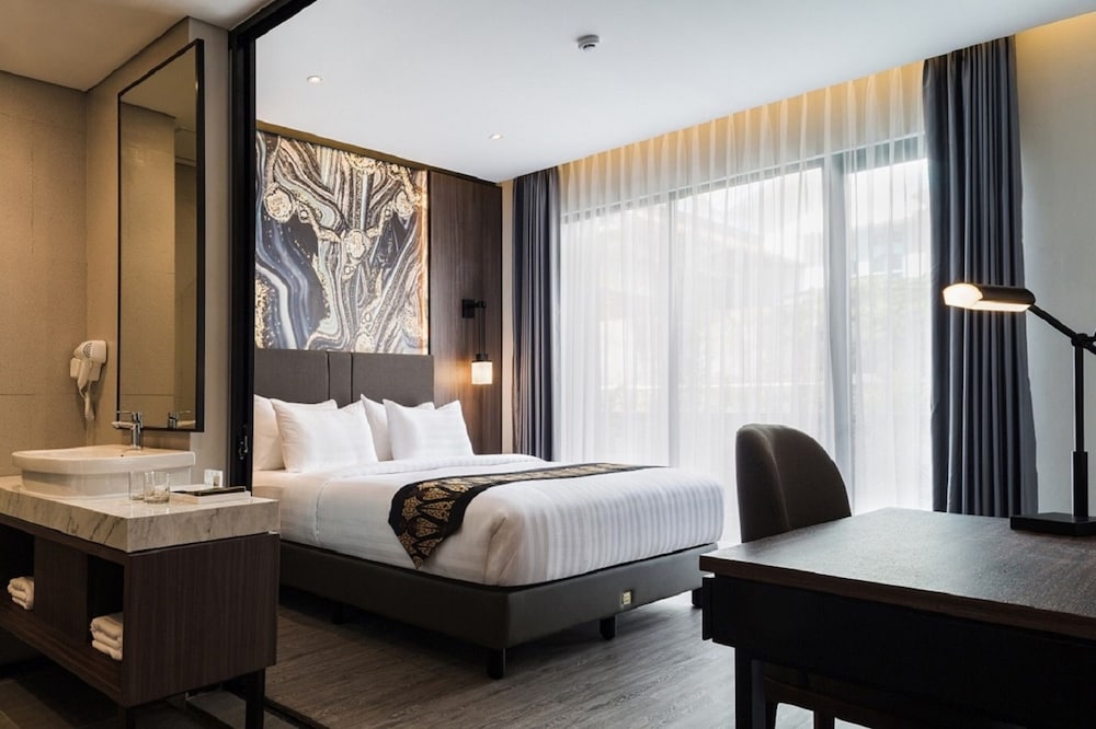 Suite Room - Photo 1