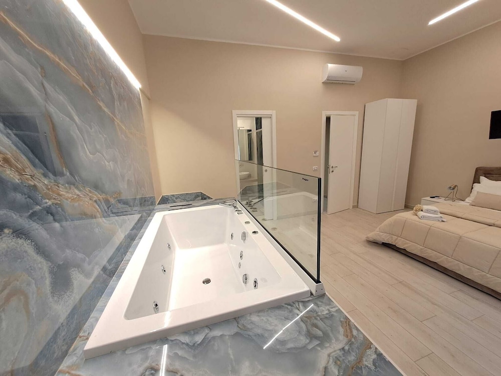 Deluxe Double Room, Ensuite photo 2