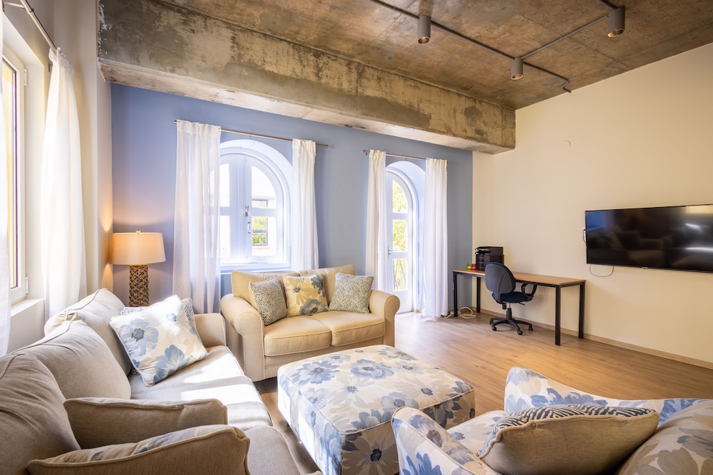 City Apartment (3 Bedrooms)