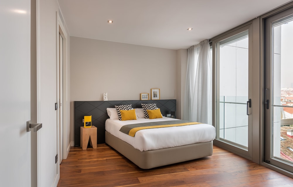 City Duplex, 3 Bedrooms, Terrace, City View - Photo 9
