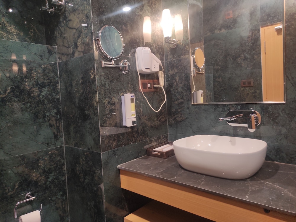 Luxury Room - Photo 11