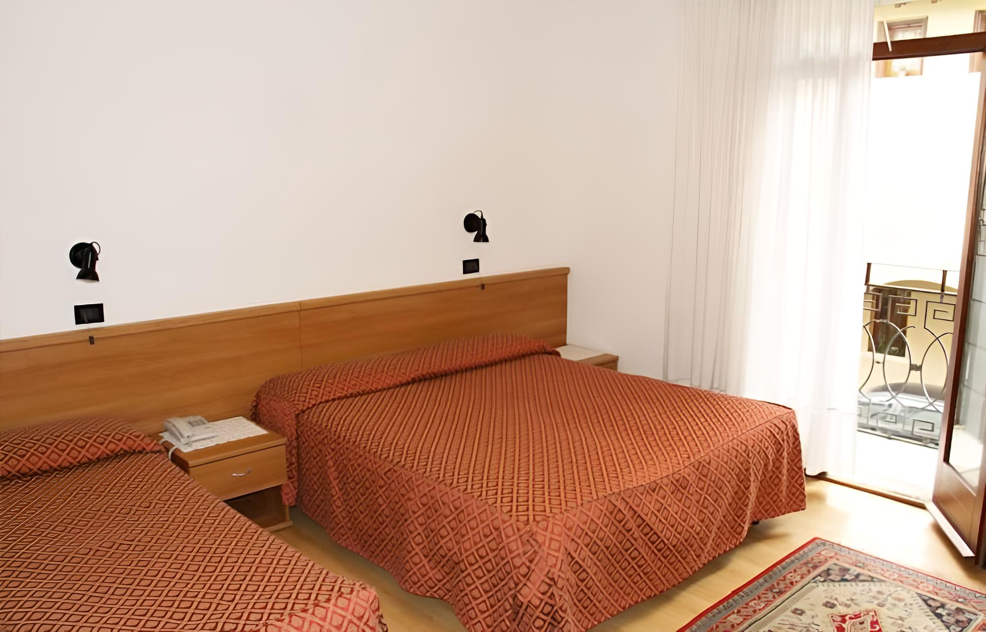 Double or Twin Room photo 2