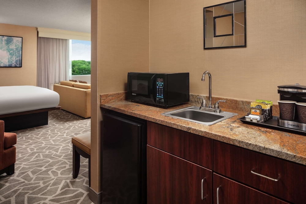 Junior Suite, 1 King Bed, Accessible, Non Smoking - Photo 1