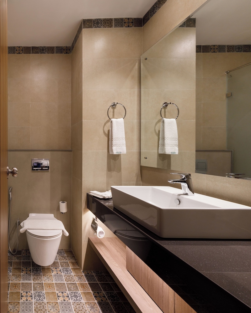 Junior Suite Heritage Wing - Photo 11