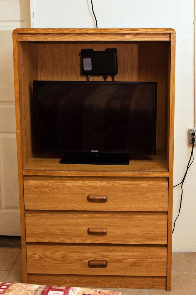 Economy Room, 1 Queen Bed, Refrigerator & Microwave, City View photo 1