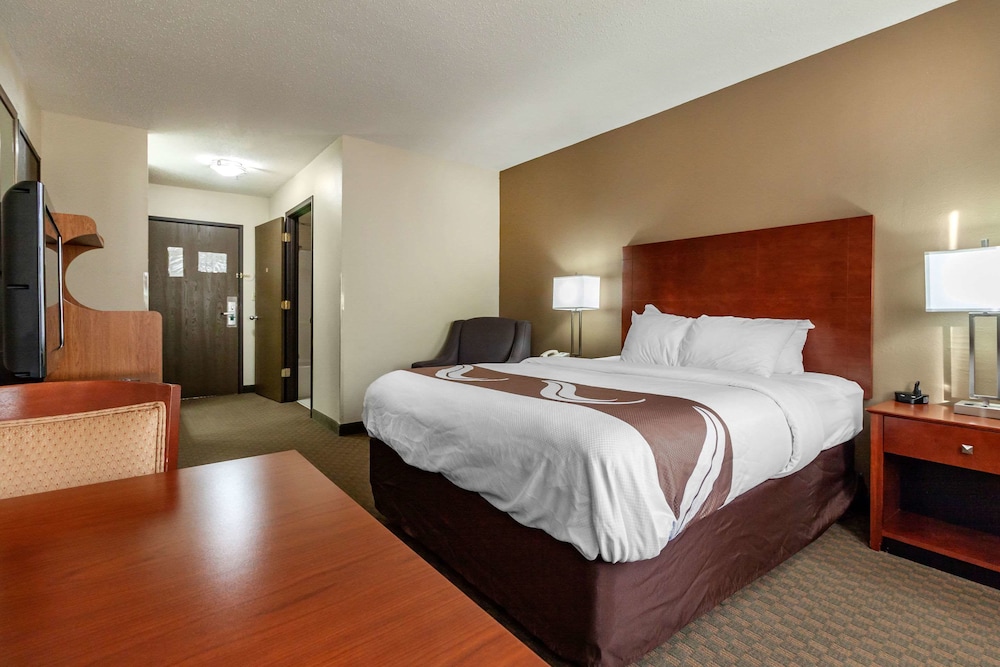 Standard Room, 1 Queen Bed, Non Smoking - Photo 7