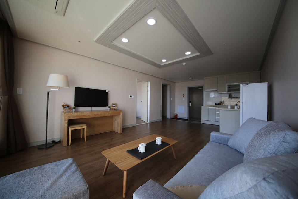 Family Room, City View