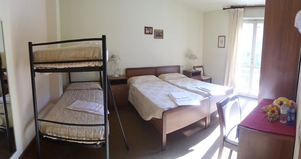 Standard Quadruple Room, Balcony, Mountainside photo 2