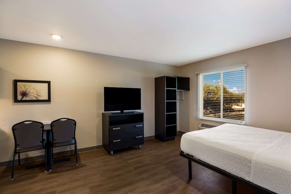 Standard Room, 1 Double Bed, Accessible, Non Smoking (Bathtub) photo 3