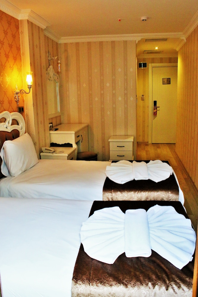Standard Triple Room, 3 Twin Beds photo 2