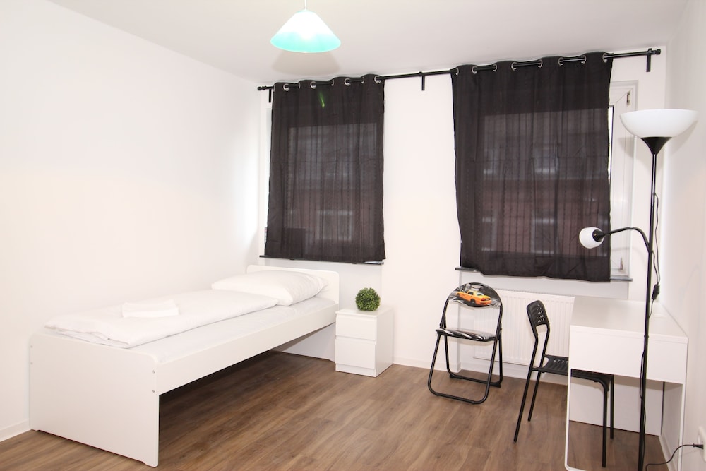 City Apartment, 2 Bedrooms, Kitchen,with Balcony- City View photo 1