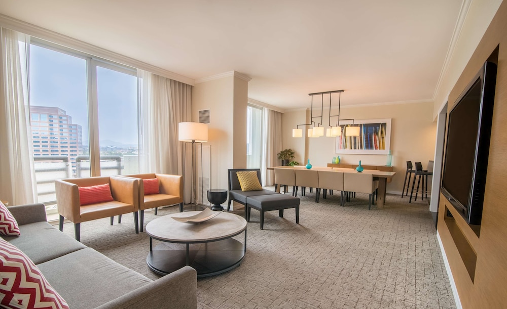 Presidential Suite, 1 King Bed with Sofa bed, Jetted Tub, Valley View (Top Floor, 2 Room Suite) photo 1