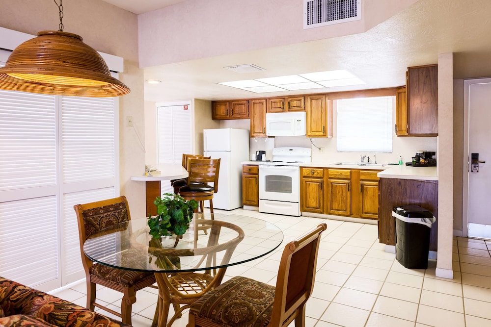 Suite, Multiple Beds, Marina View