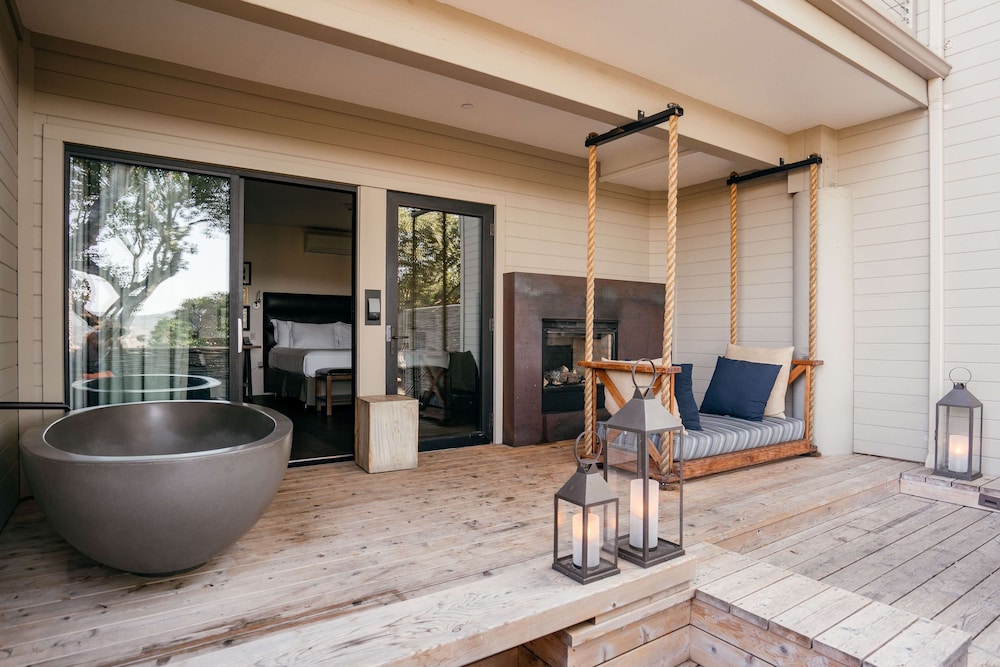 Studio, 1 King Bed (Vineyard Oak with Outdoor Tub) - Photo 1