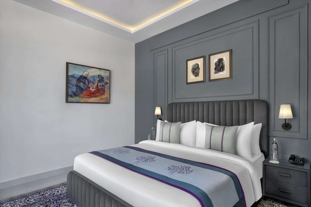 Executive Room - Photo 1