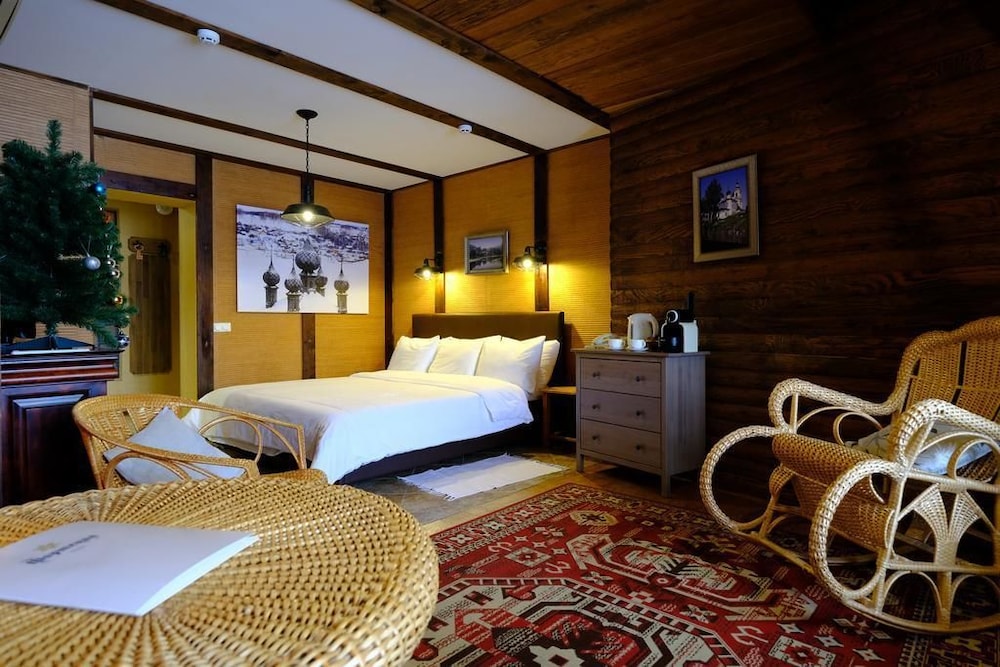 Deluxe Suite, 1 King Bed, Balcony, River View