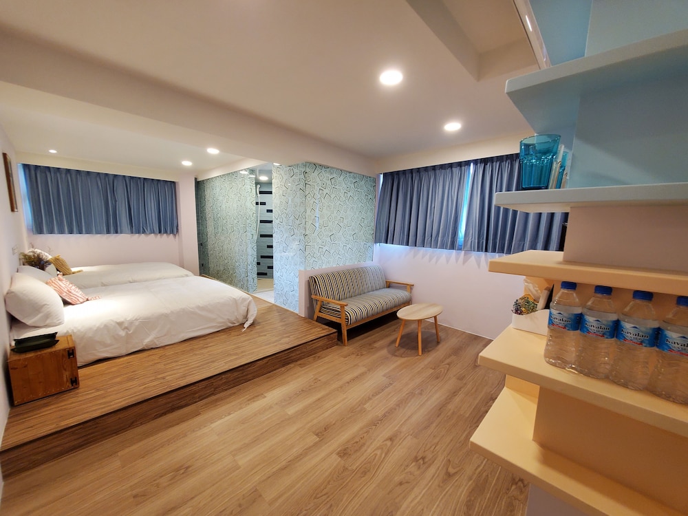 Standard Quadruple Room, Non Smoking - Photo 9