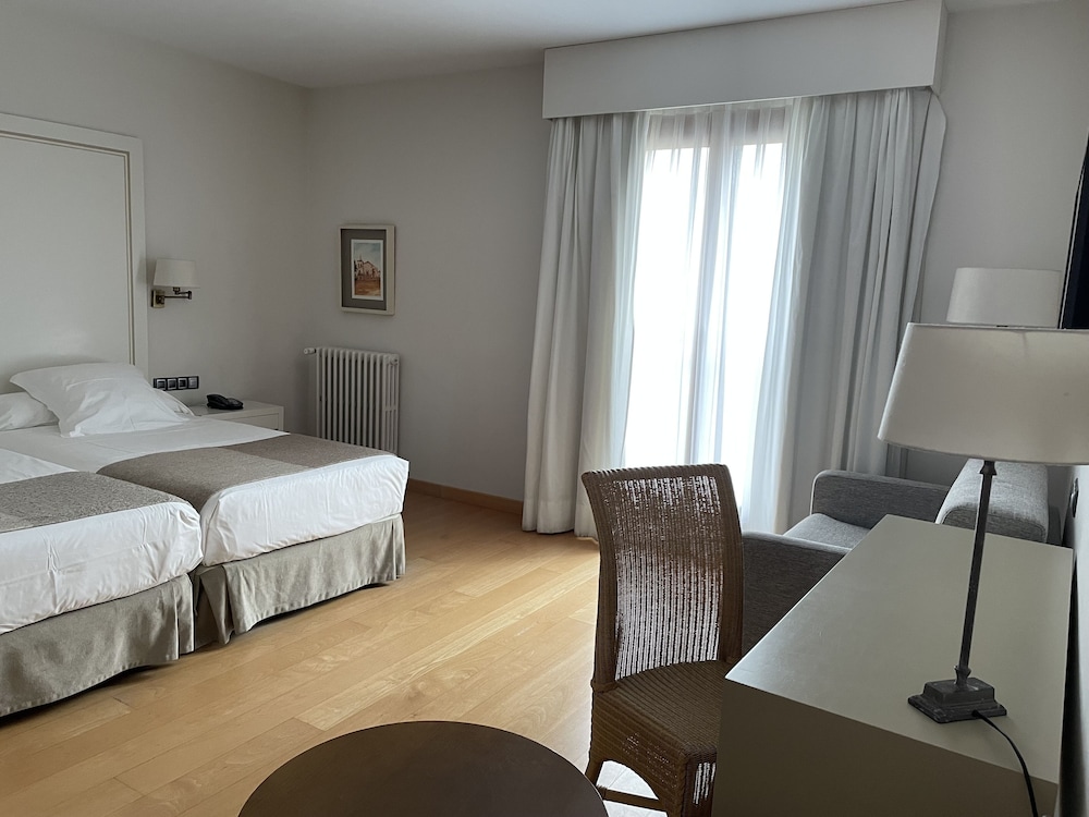 Standard Twin Room (3 Adults)