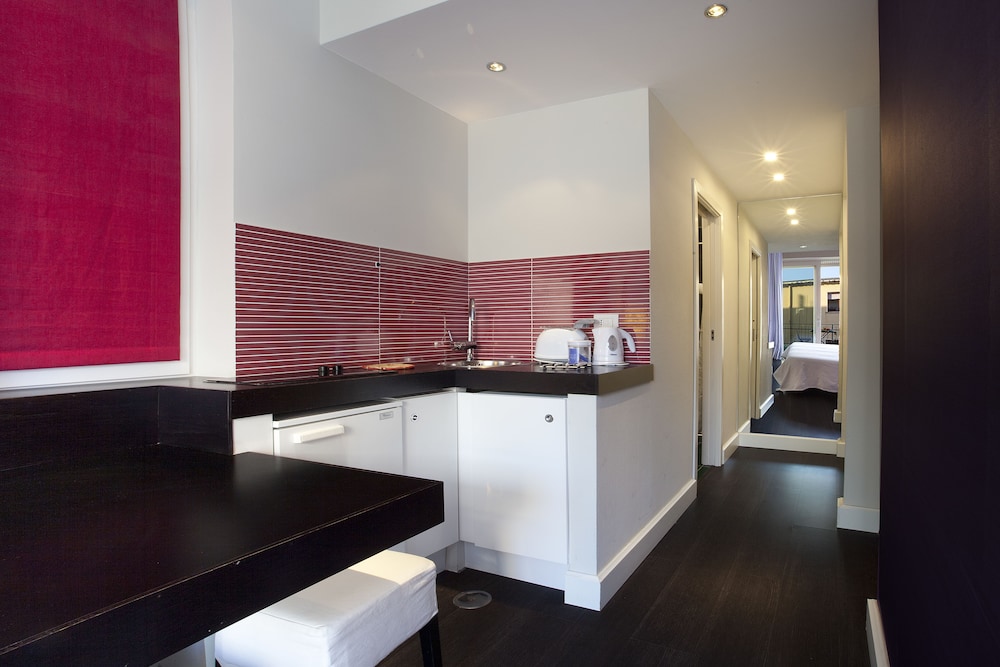 Deluxe Studio, Balcony - Photo 3