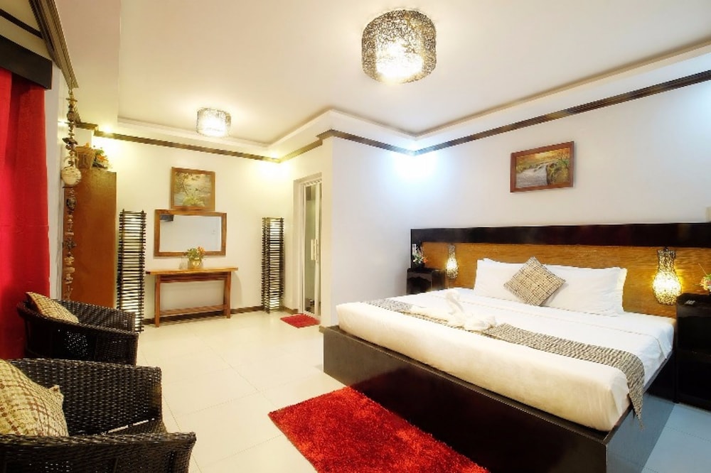 Honeymooners Suite photo 1