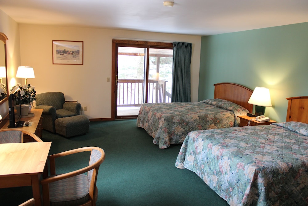 Green Tree Room 2 Queens (Superior w/Balcony)