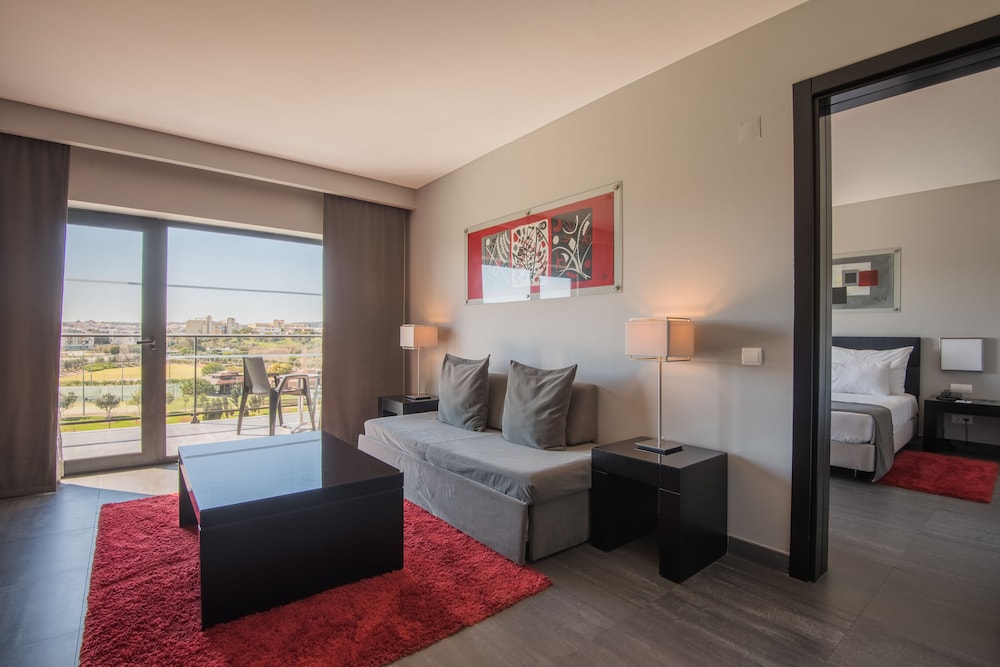 Junior Suite (2 Adults + 2 Children)
