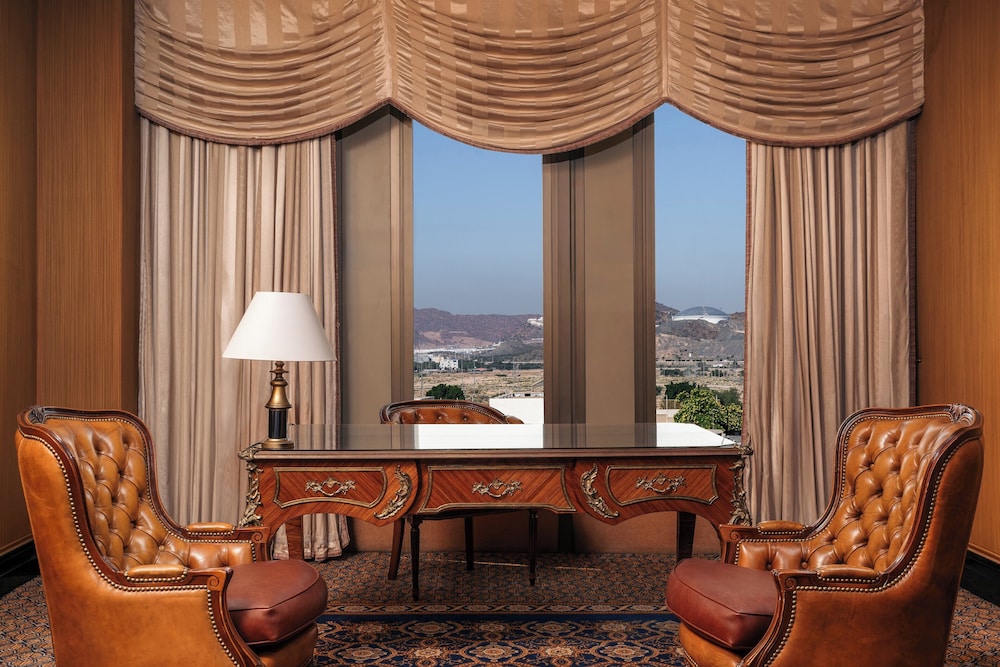 Royal Suite, Smoking - Photo 6