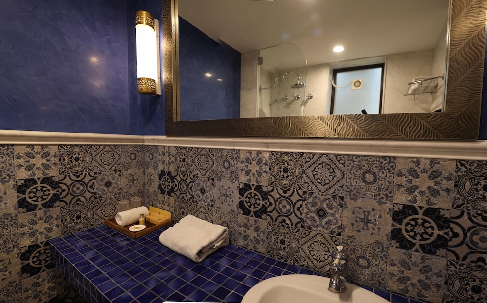 Royal Room - Photo 12