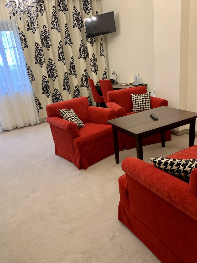 Deluxe Suite, 1 King Bed, Non Smoking, Park View photo 2