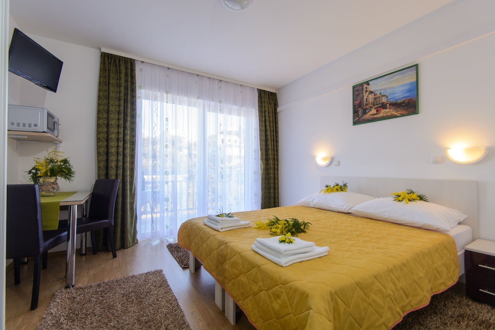 Studio, Balcony (Apartment)