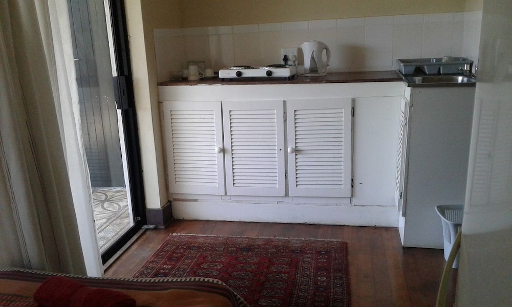 (9) 2 bed self caterting apartment photo 2