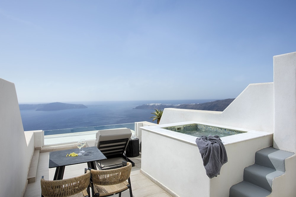 Suite, Jetted Tub, Caldera & Sea View (VIP) - Photo 11