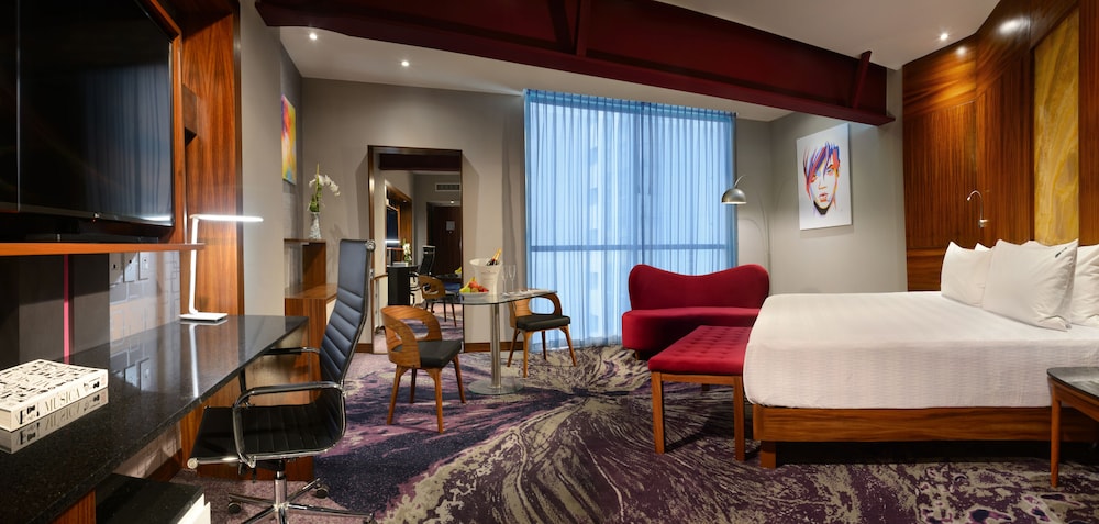 Deluxe Room, 1 King Bed (Rock Royalty) photo 1