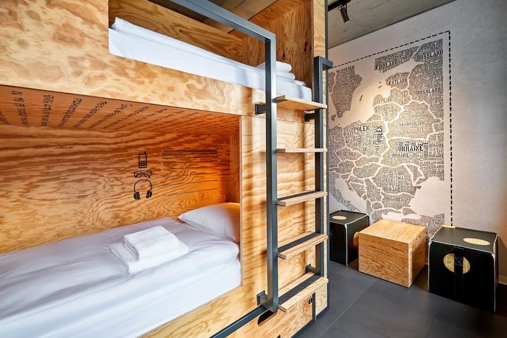 Bed in 4 bed mixed shared dormitory, shared bathroom
