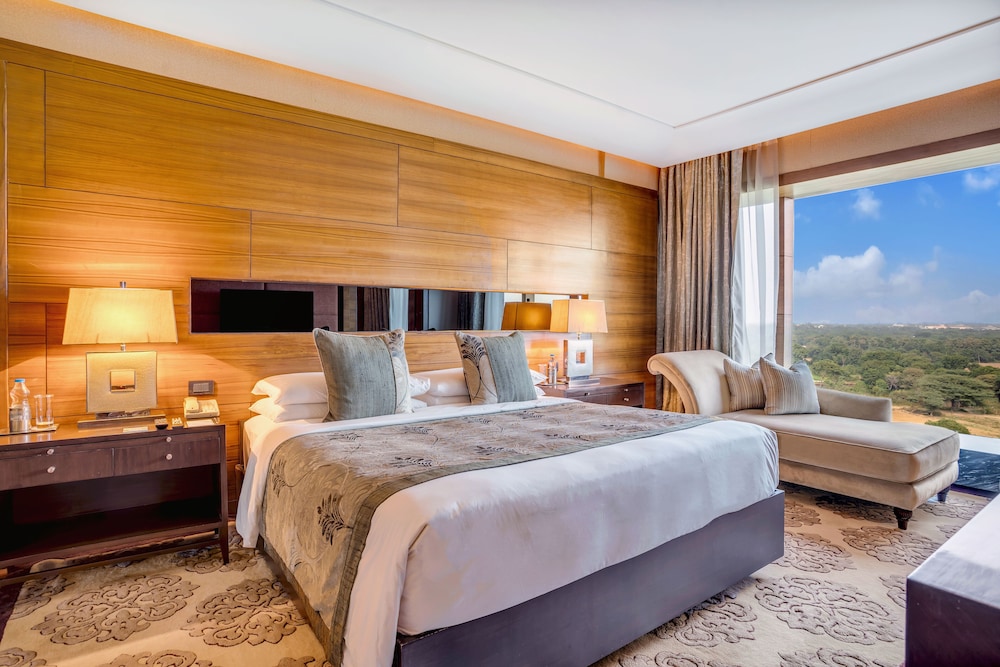 Executive Suite - Photo 1