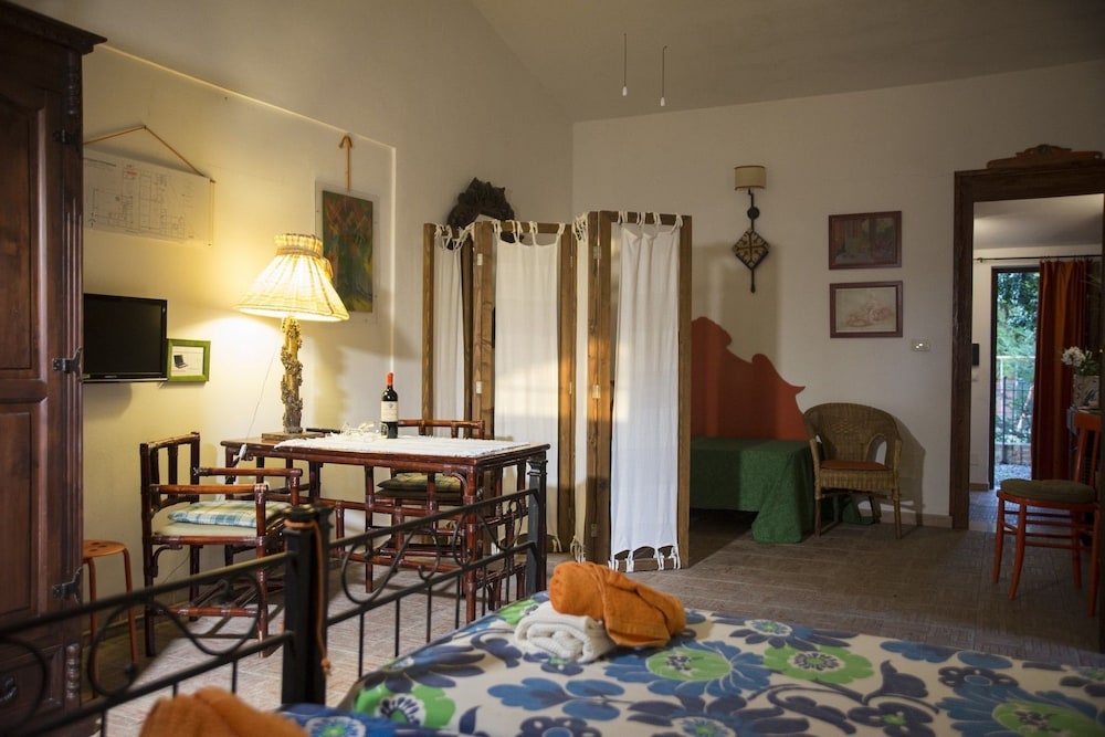 Family Studio, Multiple Beds, Garden View (3)