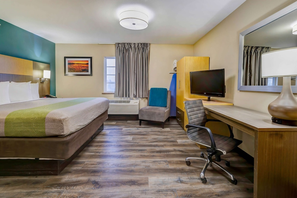 Deluxe Room, 1 King Bed, Non Smoking, Kitchenette - Photo 1