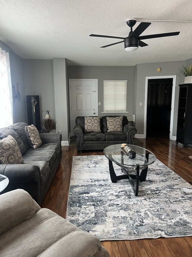 Condo, 2 Bedrooms