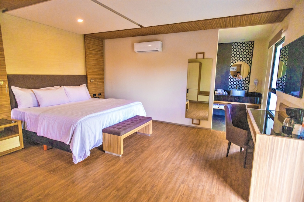 Deluxe Studio Suite